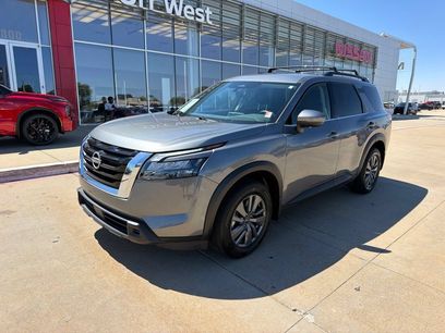 Used 2025 Nissan Pathfinder SV