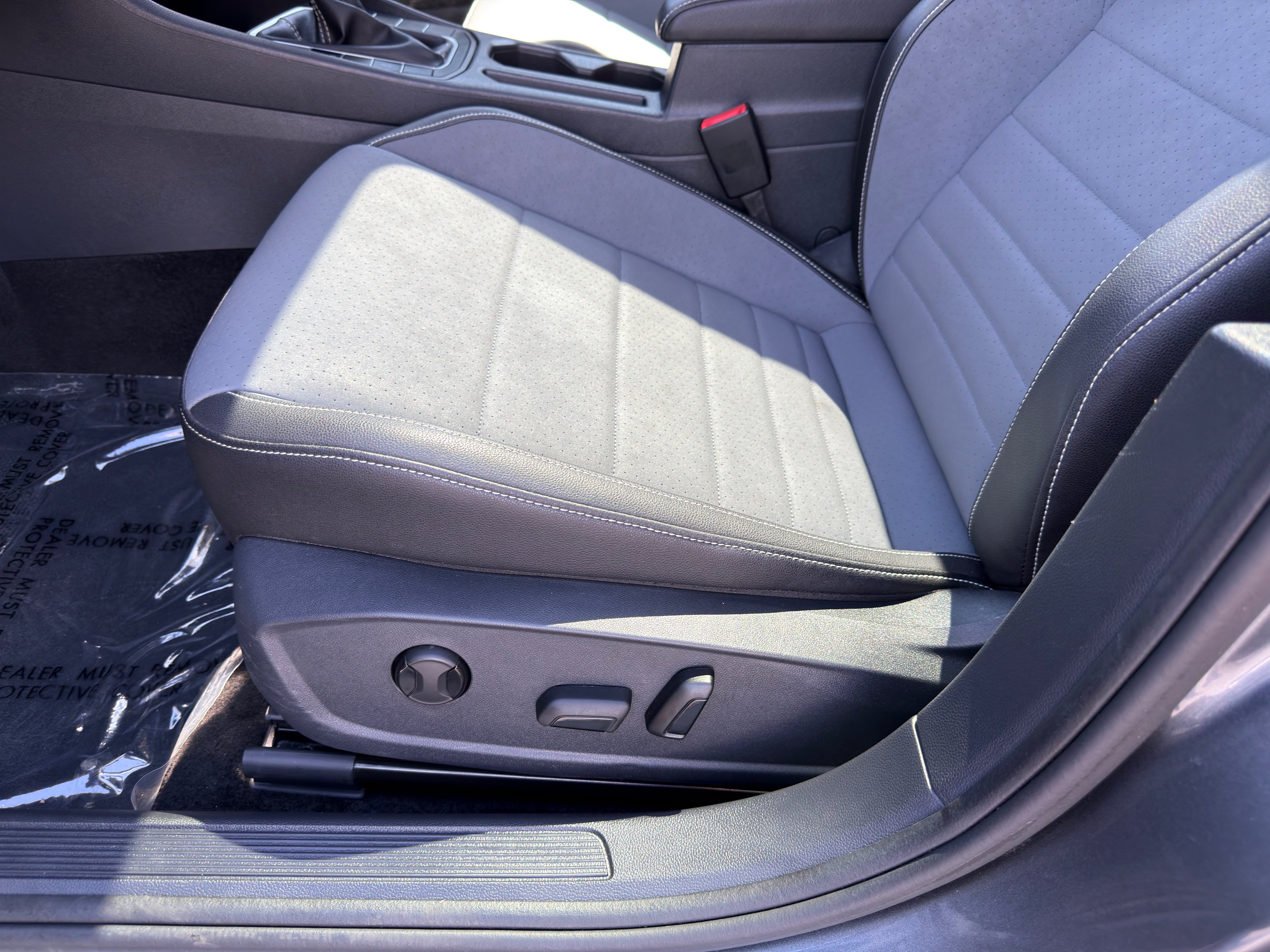 Used 2025 Volkswagen Jetta SE FWD image 25