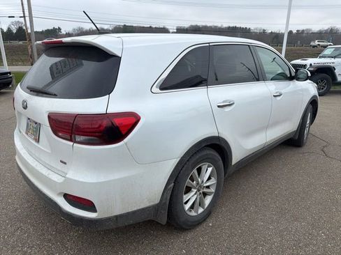 Used 2019 Kia Sorento LX image 4