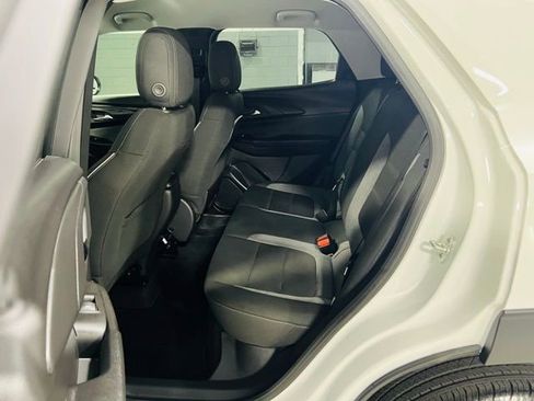 Used 2025 Chevrolet TrailBlazer LS w/ LS Convenience Package FWD image 25