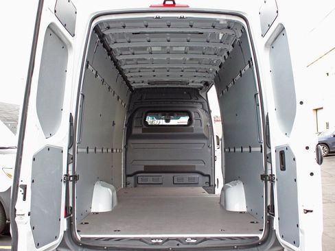 Used 2025 Mercedes-Benz Sprinter 2500 image 5