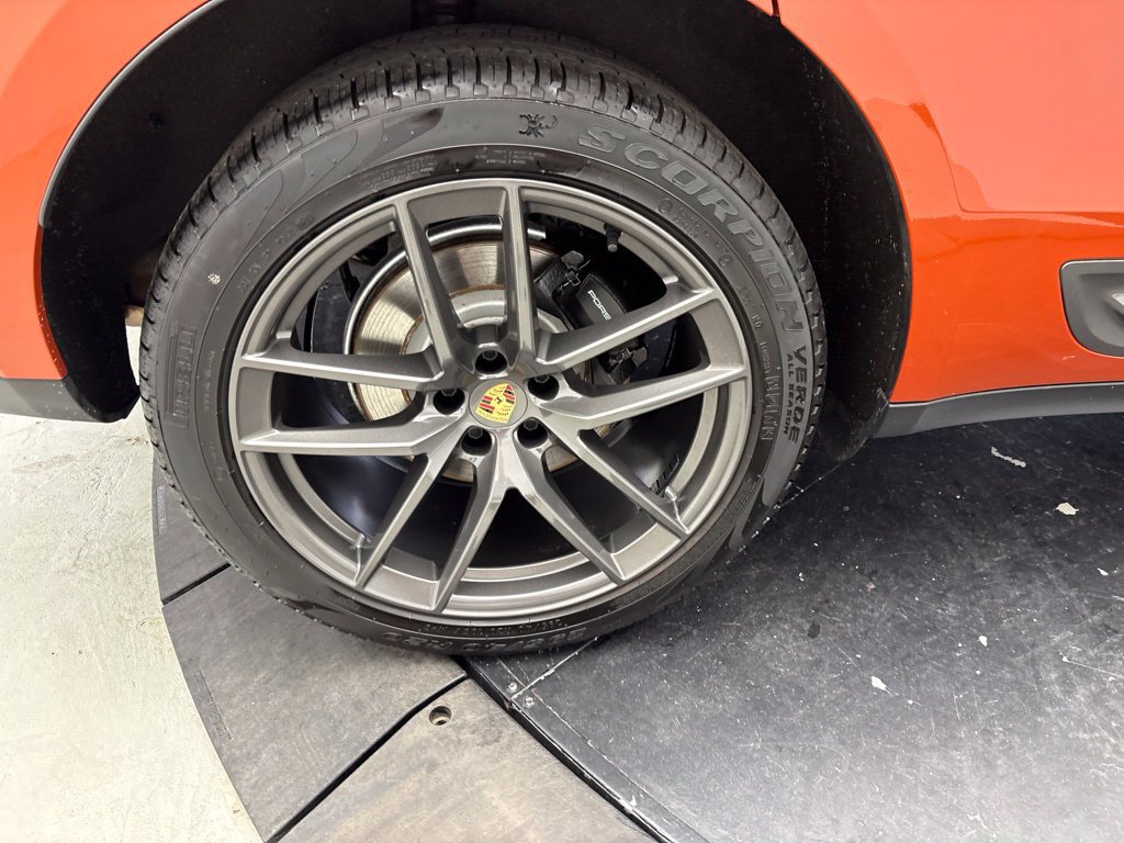 Certified 2023 Porsche Macan Turbo AWD/4WD image 16