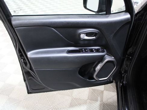 Used 2023 Jeep Renegade Latitude image 14