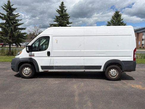 Used 2017 RAM ProMaster 2500 w/ Premium Appearance Group FWD image 4