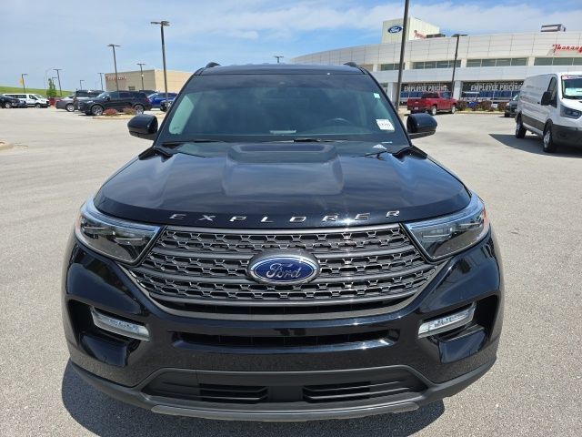 Certified 2023 Ford Explorer XLT w/ Equipment Group 202A AWD/4WD image 8