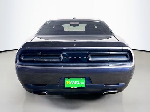 Used 2022 Dodge Challenger SXT RWD image 8