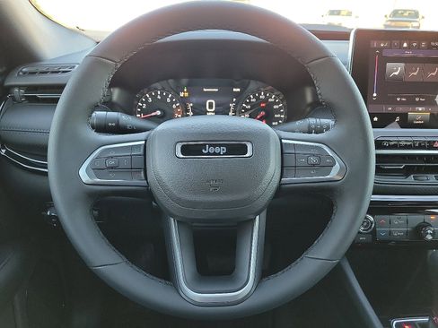 New 2026 Jeep Compass Latitude image 12