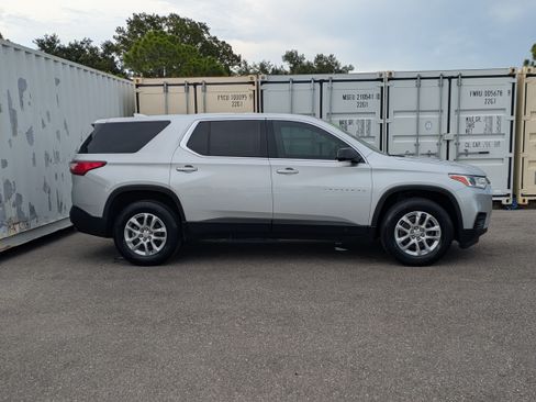 Used 2020 Chevrolet Traverse LS w/ LPO, Floor Liner Package FWD image 4
