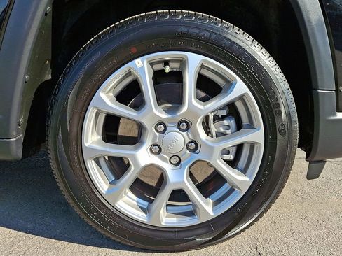 Used 2024 Jeep Compass Latitude w/ Sun and Sound Group image 8