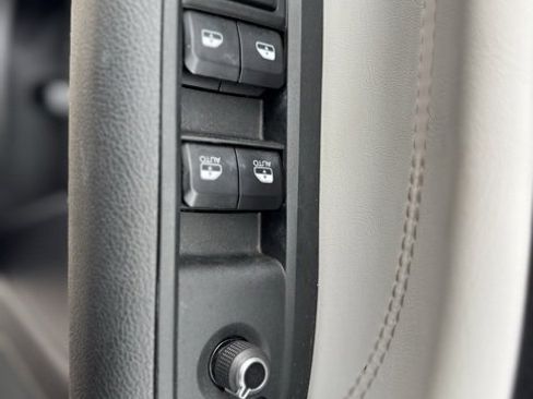 Certified 2023 Jeep Compass Limited image 9