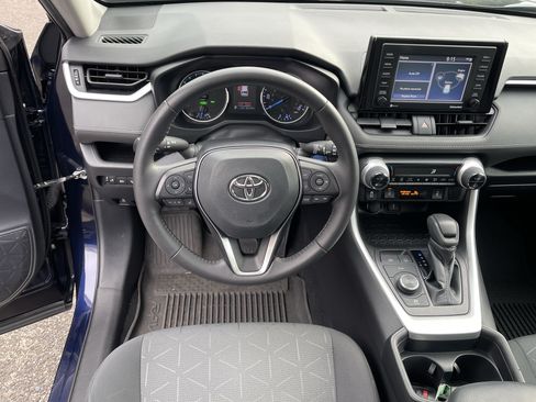 Used 2021 Toyota RAV4 XLE w/ Convenience Package AWD/4WD image 12