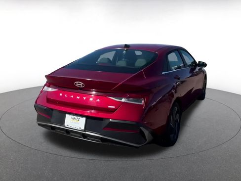 Used 2025 Hyundai Elantra Limited image 12