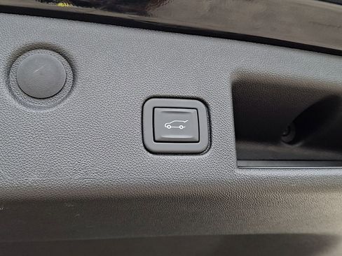 Used 2023 Chevrolet Equinox LT AWD/4WD image 28