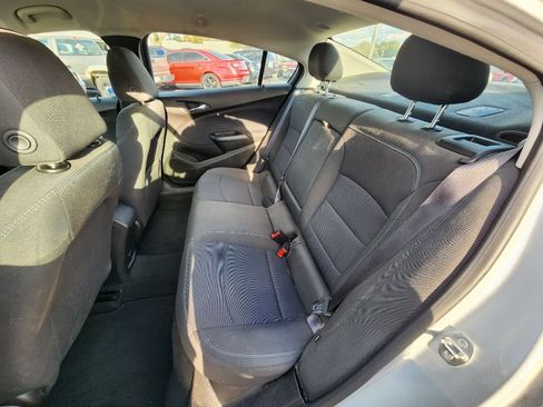 Used 2017 Chevrolet Cruze LT image 17