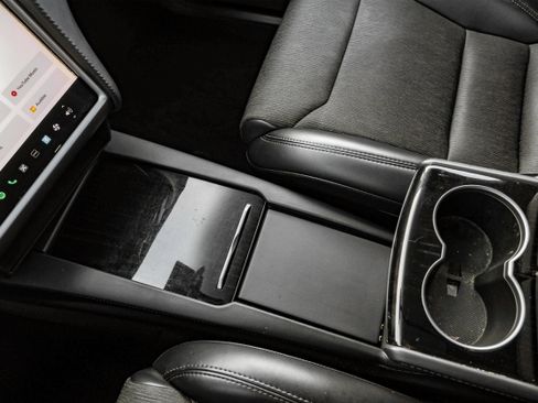 Used 2018 Tesla Model X 75D image 25