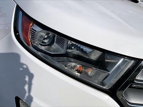 Used 2018 Ford Edge SEL FWD image 29