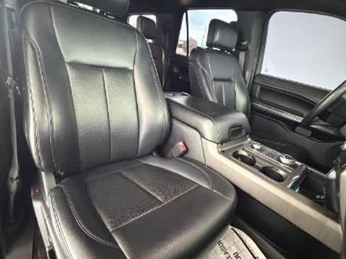 Used 2019 Ford Expedition XLT w/ Equipment Group 201A AWD/4WD image 12