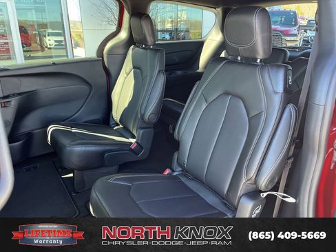 New 2026 Chrysler Pacifica Select image 13