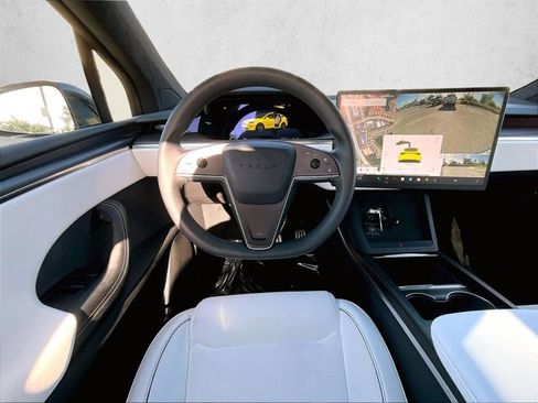 Used 2023 Tesla Model X Plaid image 7