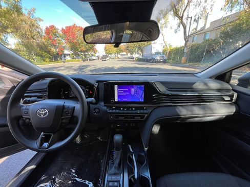 Used 2025 Toyota Camry LE image 32