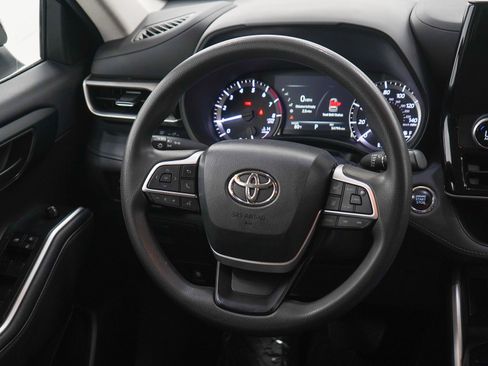 Used 2023 Toyota Highlander L AWD/4WD image 15