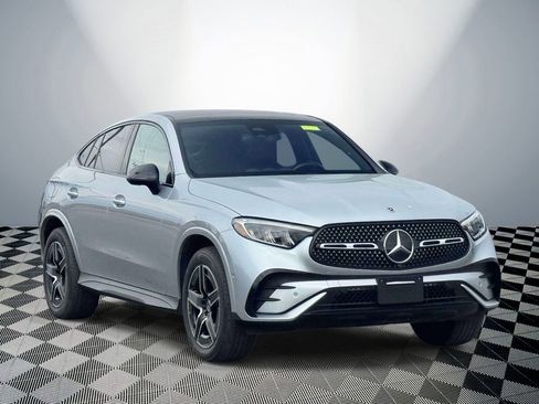 Used 2025 Mercedes-Benz GLC 300 4MATIC w/ AMG Line image 4