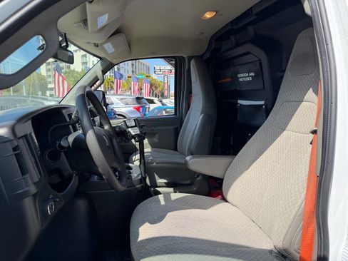 Used 2022 Chevrolet Express 2500 image 10