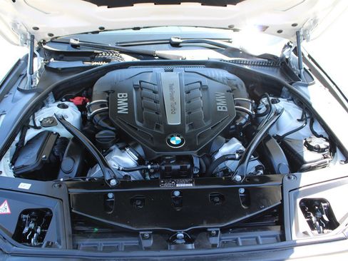Used 2013 BMW 550i Sedan image 37