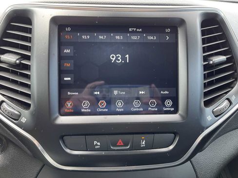 Used 2021 Jeep Cherokee Latitude Lux w/ Comfort/Convenience Group AWD/4WD image 12