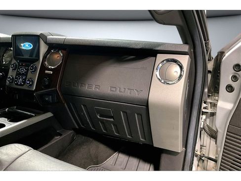 Used 2015 Ford F250 Lariat w/ Chrome Package image 17