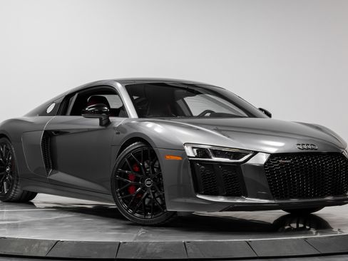 Used 2018 Audi R8 V10 w/ Premium Package image 36
