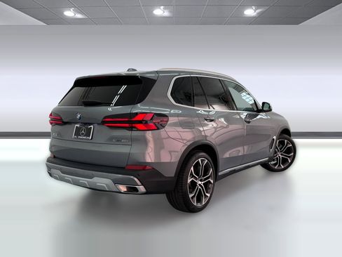 Used 2024 BMW X5 sDrive40i w/ Parking Assistance Package RWD image 8