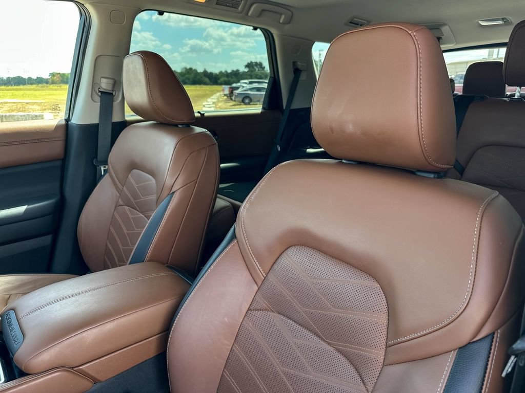 Used 2022 Nissan Pathfinder Platinum w/ Cargo Package FWD image 14