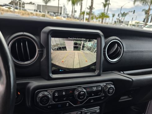 Used 2023 Jeep Wrangler Unlimited Sahara w/ Cold Weather Group AWD/4WD image 19