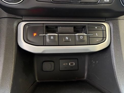 Used 2023 GMC Acadia SLE FWD image 17