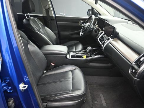 Certified 2022 Kia Sorento EX w/ Panoramic Sunroof Package image 41