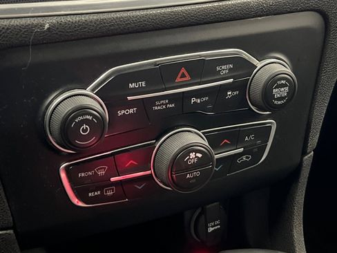 Used 2018 Dodge Charger GT image 19