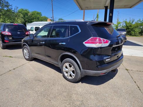 Used 2016 Nissan Rogue SV w/ SV Premium Package image 4