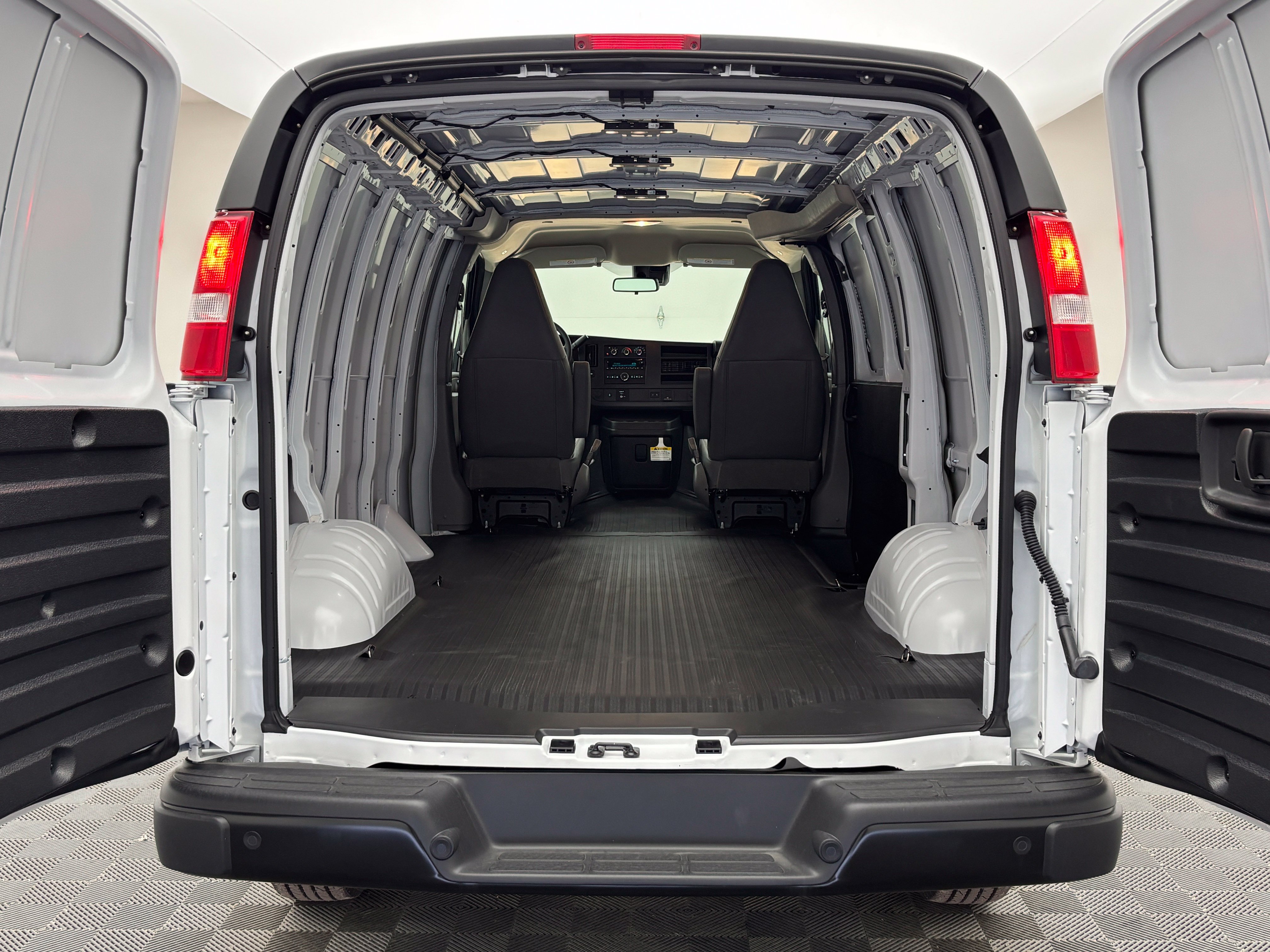 New 2026 GMC Savana 2500 w/ Driver Convenience Package RWD image 7