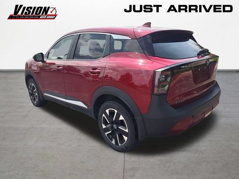 Used 2025 Nissan Kicks SV AWD/4WD image 3