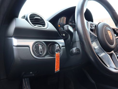 Used 2019 Porsche 718 Boxster RWD image 21