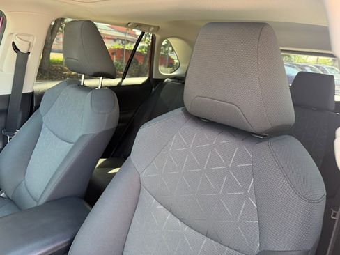 Used 2019 Toyota RAV4 XLE FWD image 11