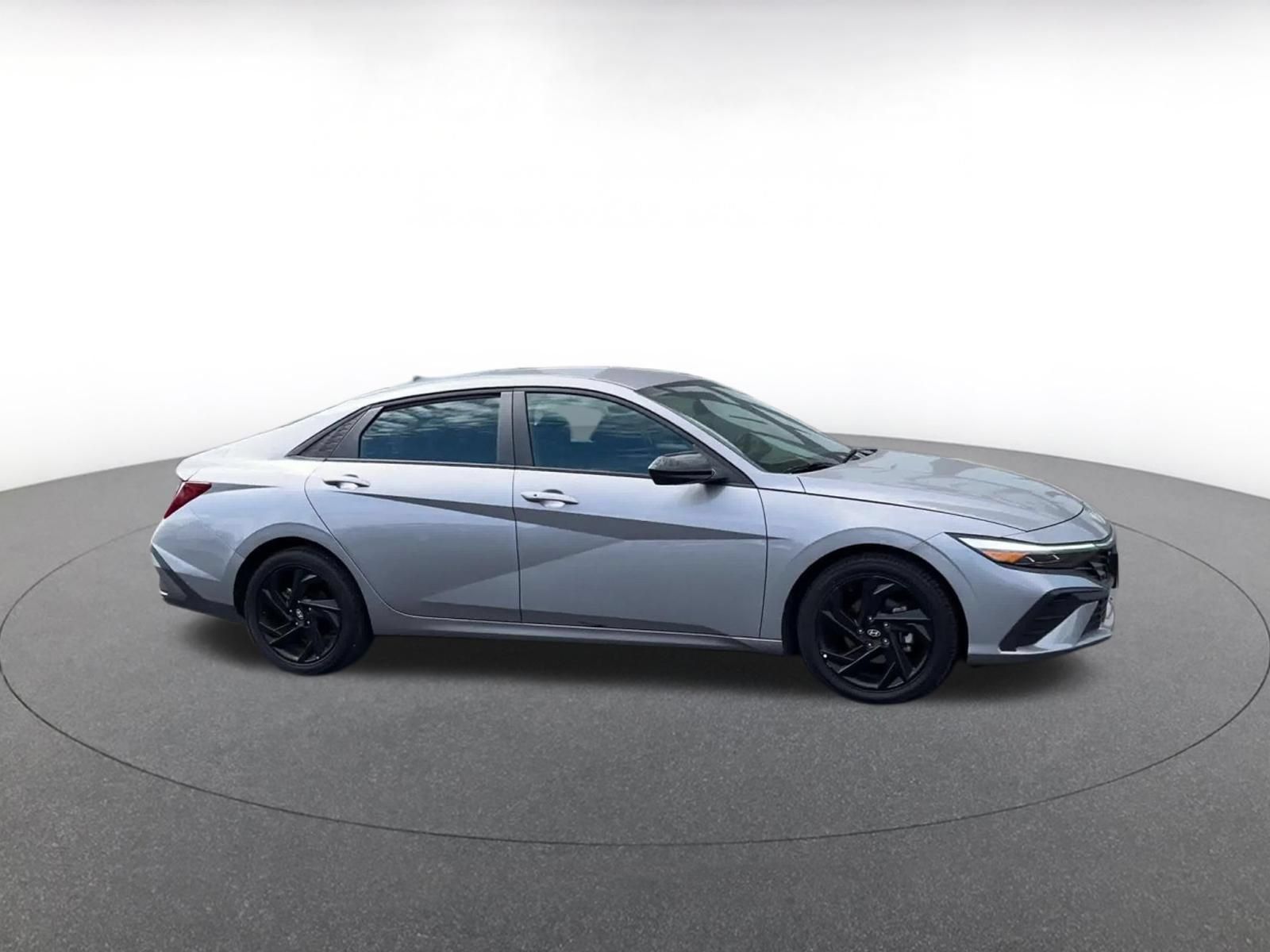 Used 2026 Hyundai Elantra Sport FWD image 2