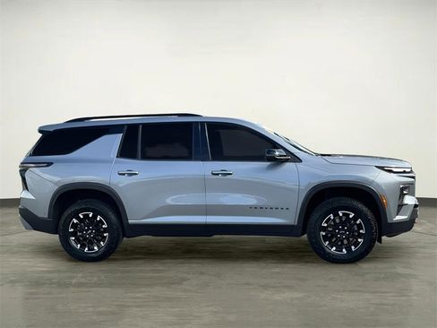 Used 2024 Chevrolet Traverse Z71 w/ Enhanced Driving Package image 11