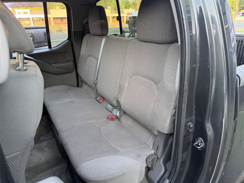 Used 2013 Nissan Frontier SV AWD/4WD image 21
