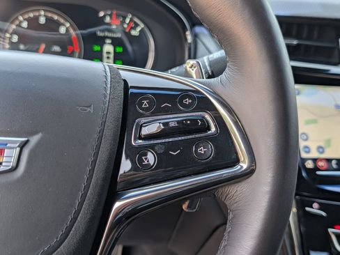 Used 2018 Cadillac CTS V w/ Luxury Package RWD image 23