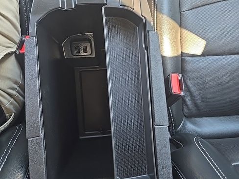 Used 2024 GMC Terrain SLT image 33