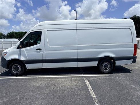 Used 2023 Mercedes-Benz Sprinter 2500 image 3