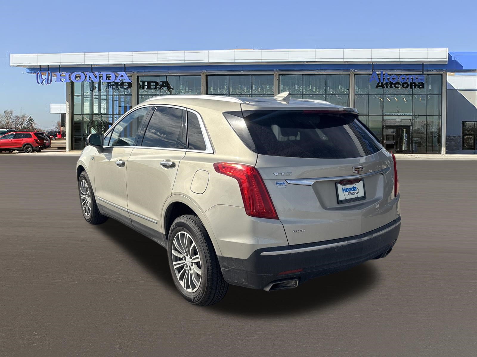 Used 2017 Cadillac XT5 Luxury w/ Driver Awareness Package AWD/4WD image 3