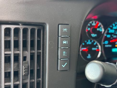 Used 2024 Chevrolet Express 2500 w/ Driver Convenience Package RWD image 18